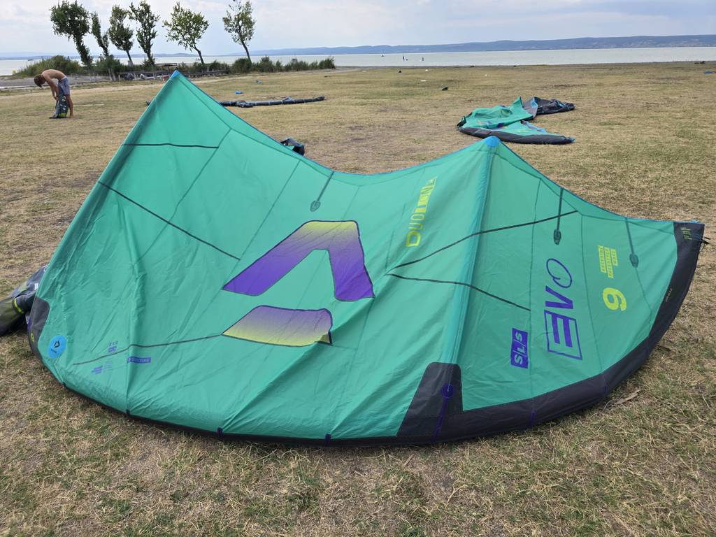 Gebraucht Duotone Evo SLS 2026 Kite 9 m² Green_Purple 02_2