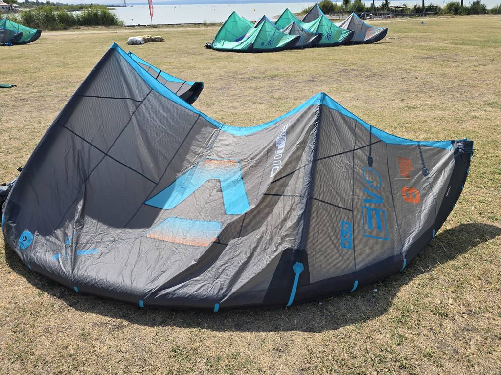 Gebraucht Duotone Evo SLS 2026 Kite 8 m² Dark Grey_Turquoise_2