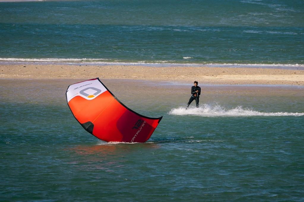 Ozone Kite Catalyst V5 Action 3
