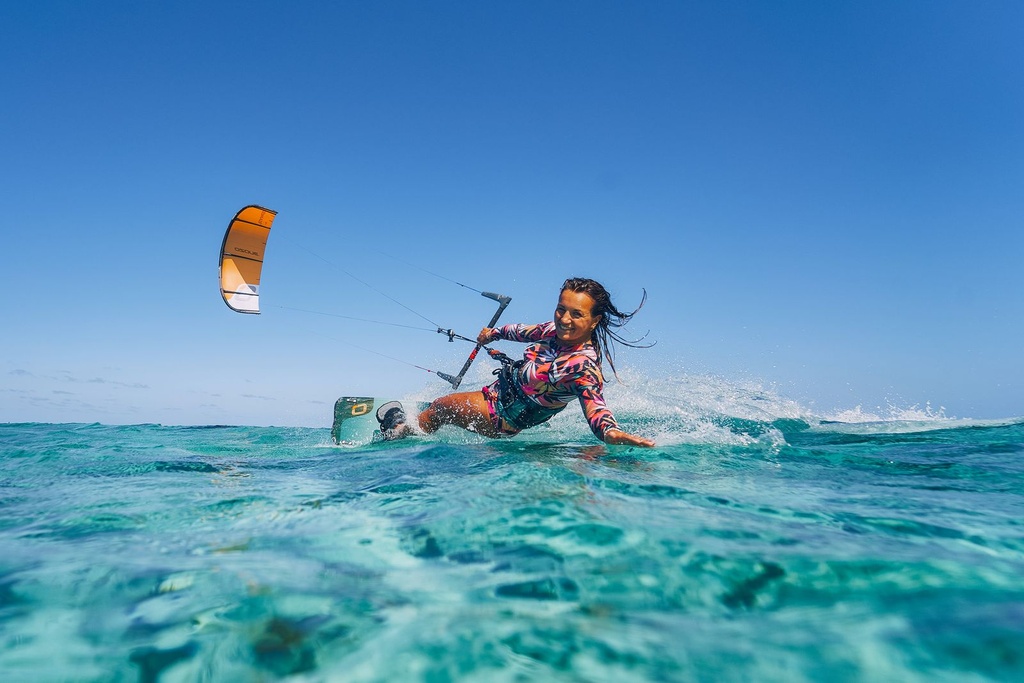 Ozone Kite Zephyr V8 Ultra-X Action 1