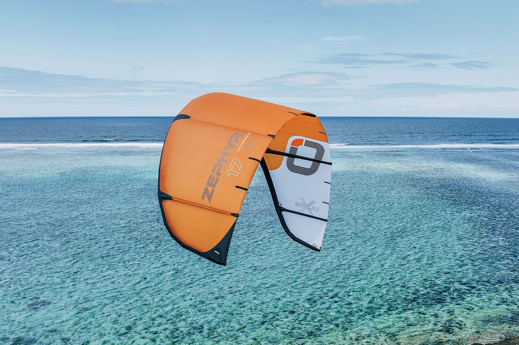 Ozone Kite Zephyr V8 Ultra-X Action 4