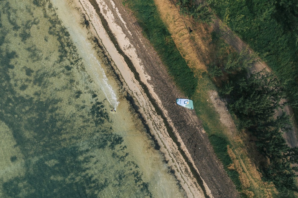 Ozone Kite Alpha V3 Ultra-X Action 2