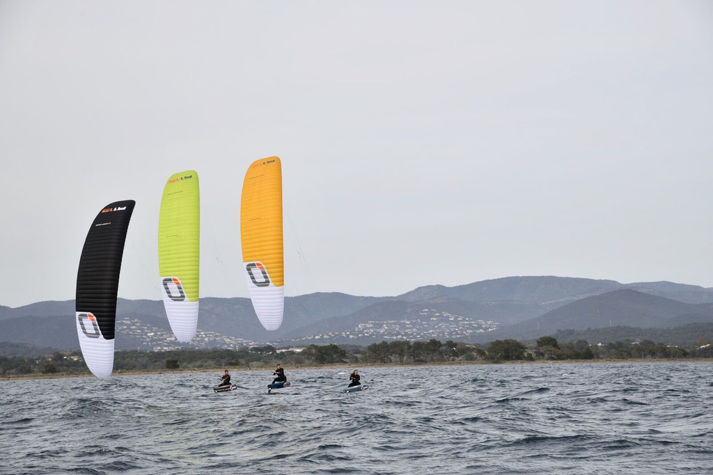 Ozone Kite R1 V5 Action 1