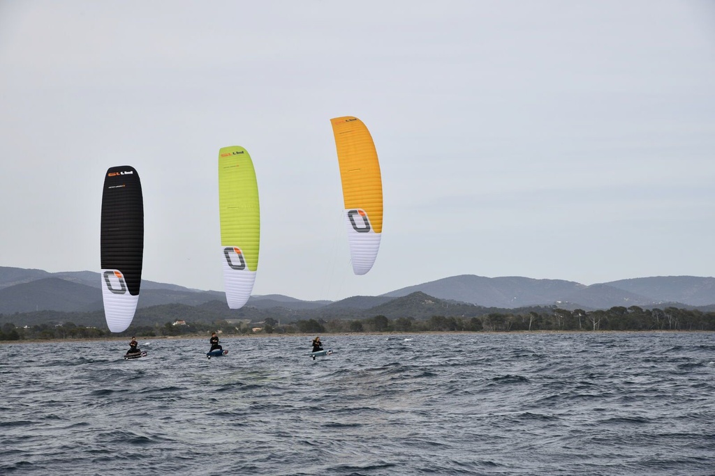 Ozone Kite R1 V5 Action 3