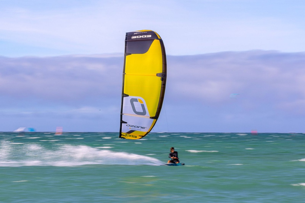 Ozone Kite Edge VT Ultra-X Action 3